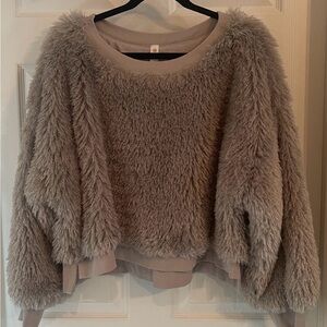 Daily Practice Relaxed Fluffy Sweatshirt.